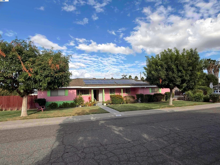 701 N 3rd St, Patterson, CA 95363 - photo 1