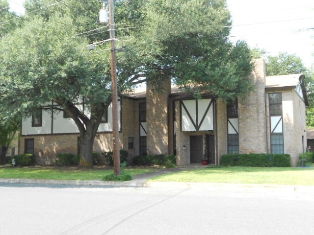 107 Frederick Rd, Fredericksburg, TX 78624 - photo 1