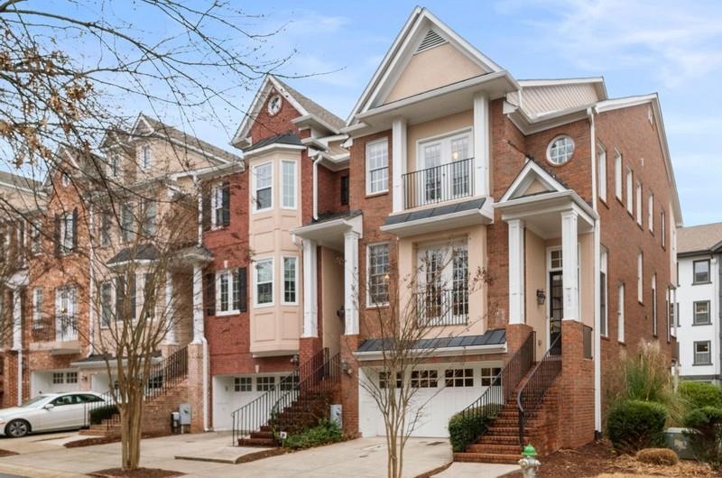 END UNIT at Villas of Emory Parc!!!
