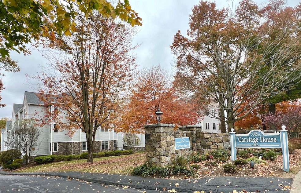 Carriage House unit 1503, Norwalk, CT 06854 - photo 1