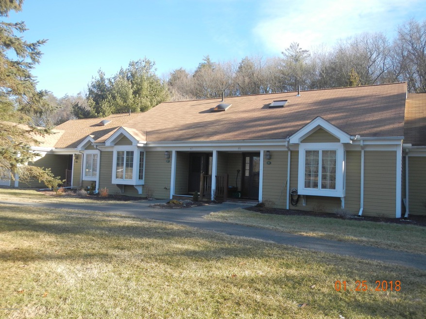 47 Dragon Fly Cir, Stroudsburg, PA 18360 - photo 1