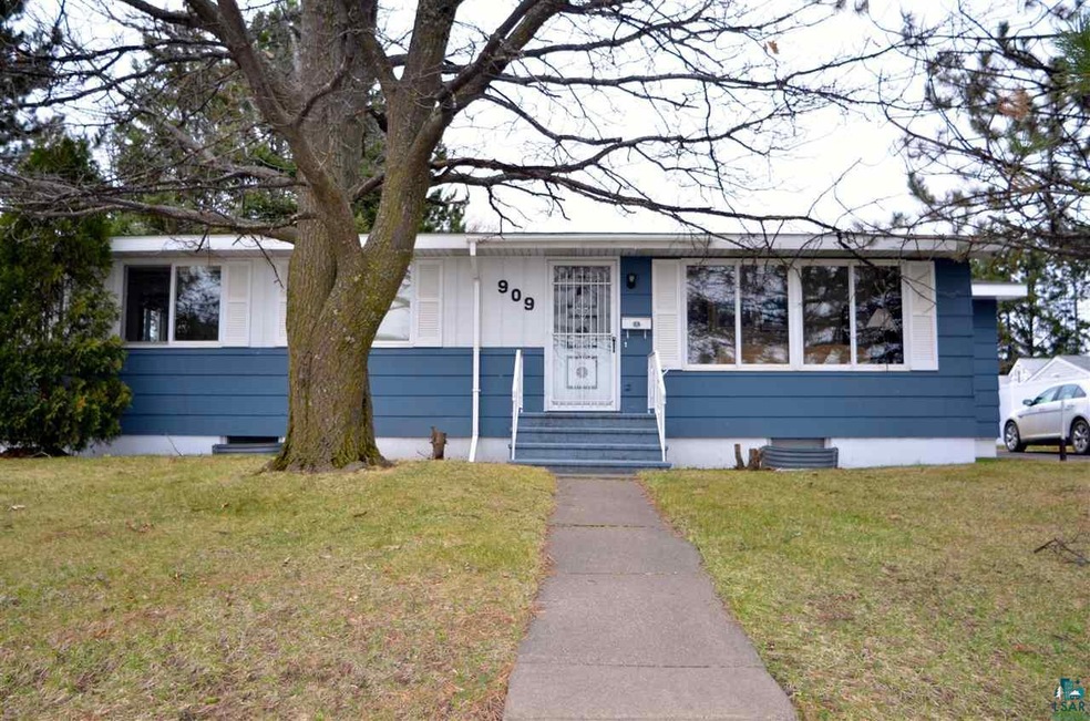 909 Doddridge Ave, Cloquet, MN 55720 - photo 1