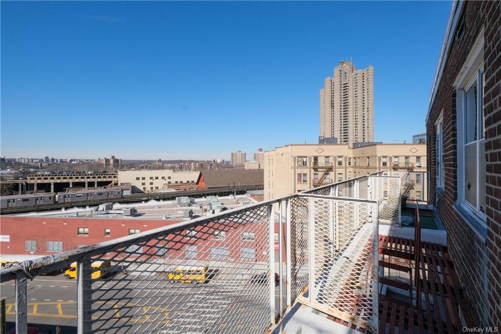 APT. 6-E  30' L Balcony looking west and nortb,