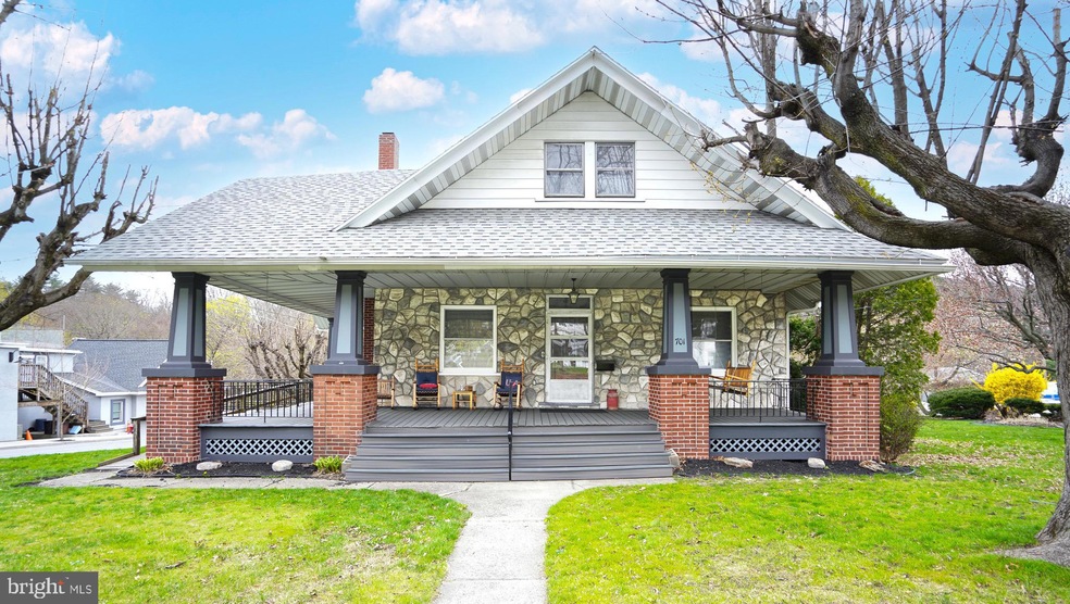 701 E Broad St, Tamaqua, PA 18252 - photo 1