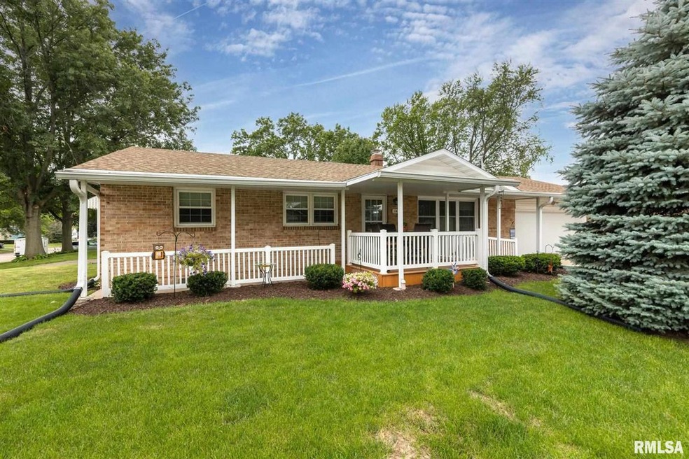 1439 Northlawn Rd, Davenport, IA 52804 - photo 1