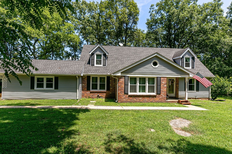 203 Kiowa Dr, Shelbyville, TN 37160 - photo 1