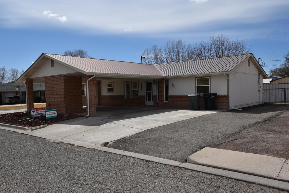 1107 River Circle Dr, Bloomfield, NM 87413 - photo 1