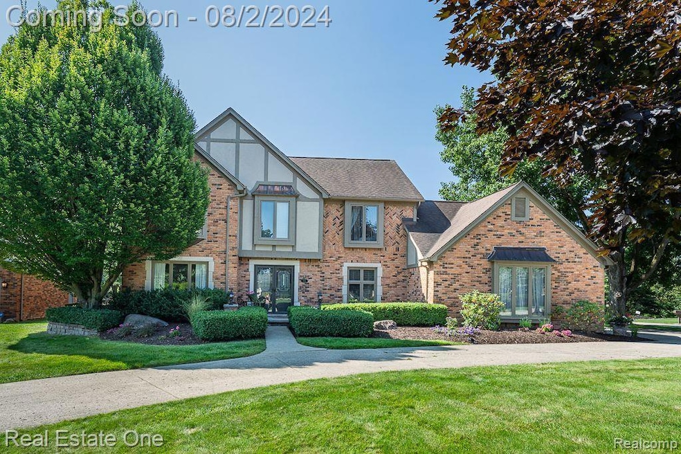 1692 Snowden Cir, Rochester Hills, MI 48306 - photo 1