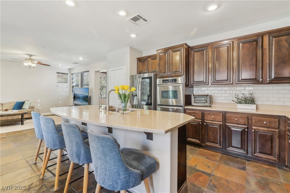 Welcome home to 2,470 sq ft of Lining Space in thi