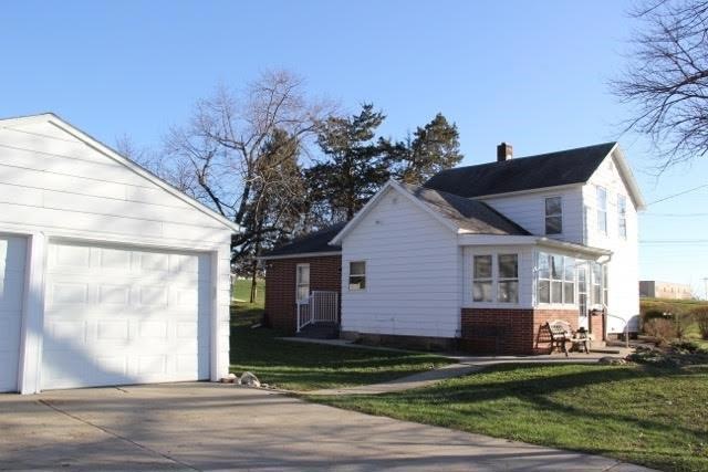 722 E 3rd St S, Newton, IA 50208 - photo 1