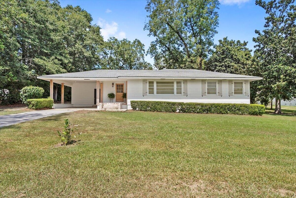 2133 W 10th St, Laurel, MS 39440 - photo 1