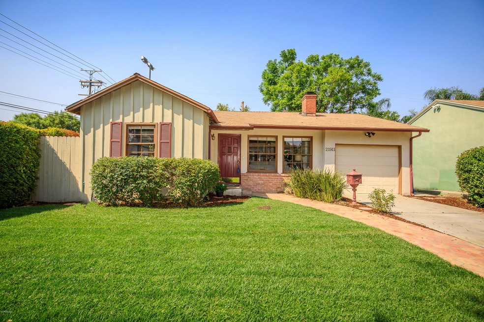 21911 Dumetz Rd, Woodland Hills, CA 91364 - photo 1