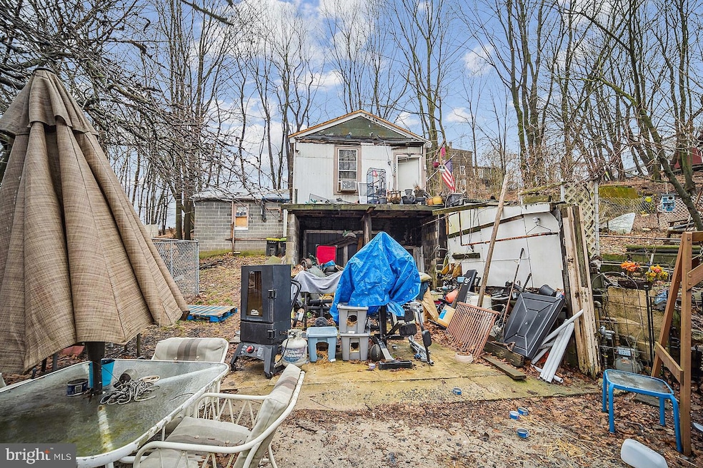 823 25 Minersville St