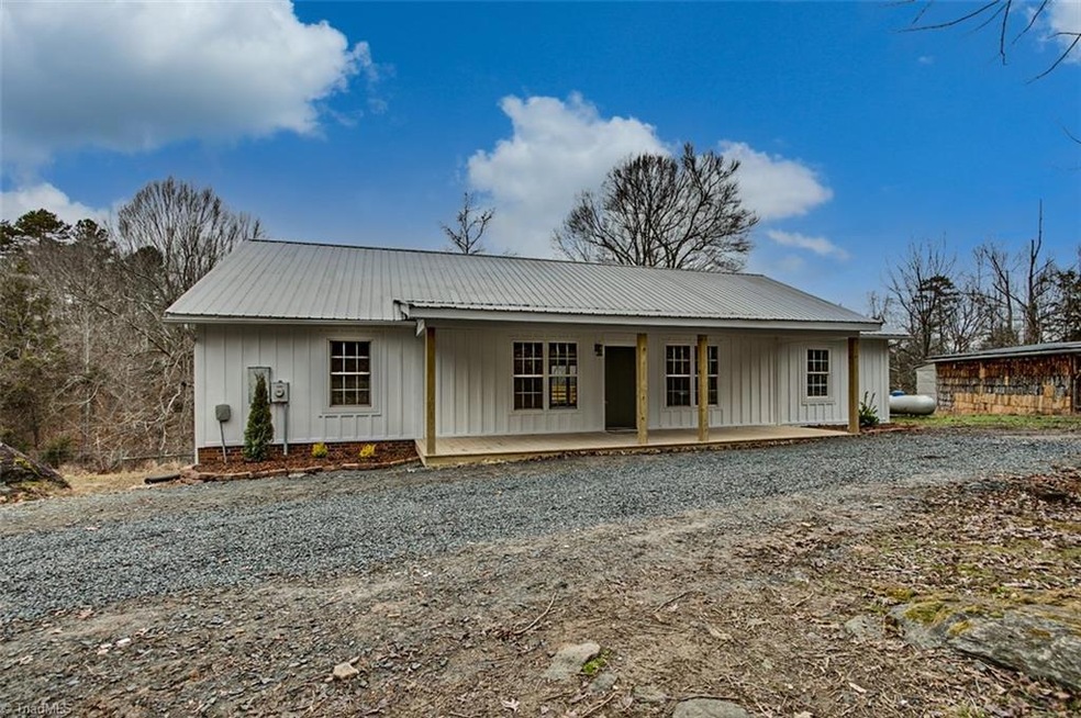 325 Scenic Point Dr, Asheboro, NC 27205 - photo 1