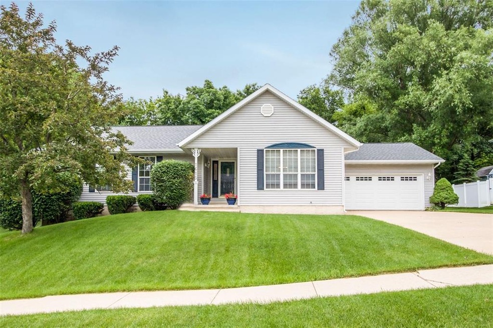 1615 Greenlefe Dr NW, Cedar Rapids, IA 52405 - photo 1