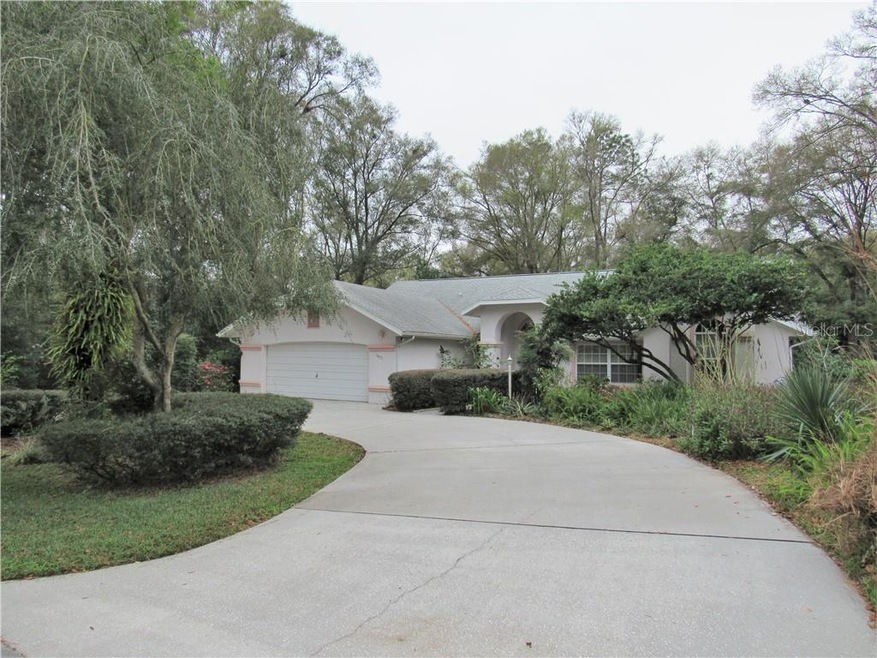 Stunning 3BR / 2.5 Baths w/ 2-Car Garage + Screen 