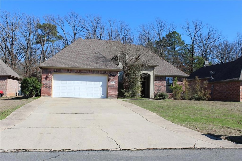 FRONT: Nice curb appeal