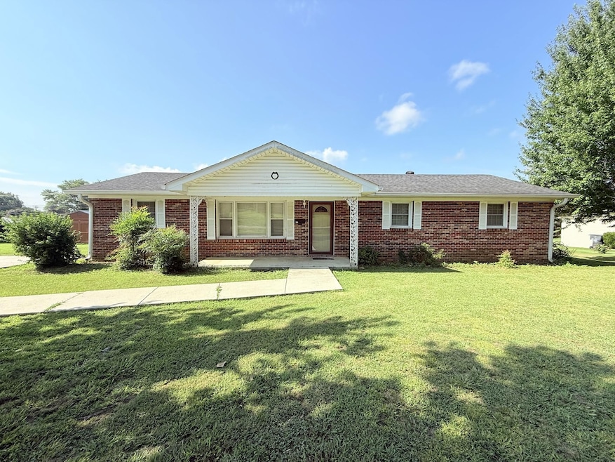 417 Shadowlawn St, McMinnville, TN 37110 - photo 1