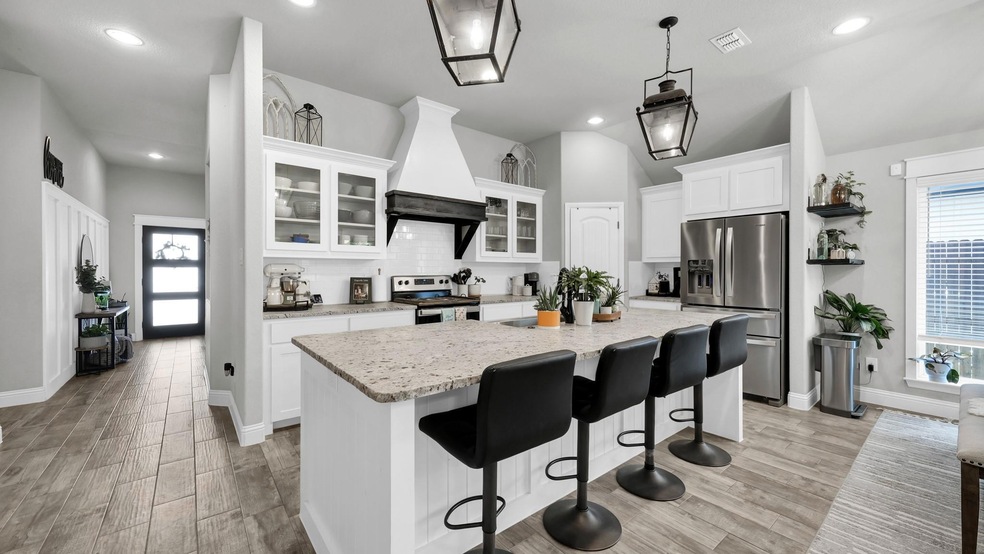 210 Pleasant View Dr, Weatherford, TX 76086 - photo 1