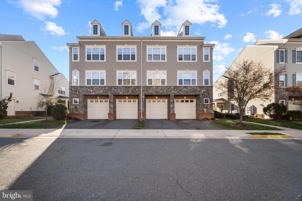 11146 Wortham Crest Cir unit 115, Manassas, VA 20109 - photo 1