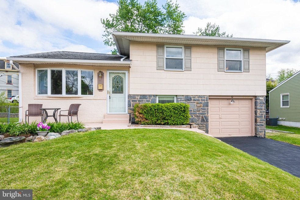 1104 Brookwood Ln, Secane, PA 19018 - photo 1