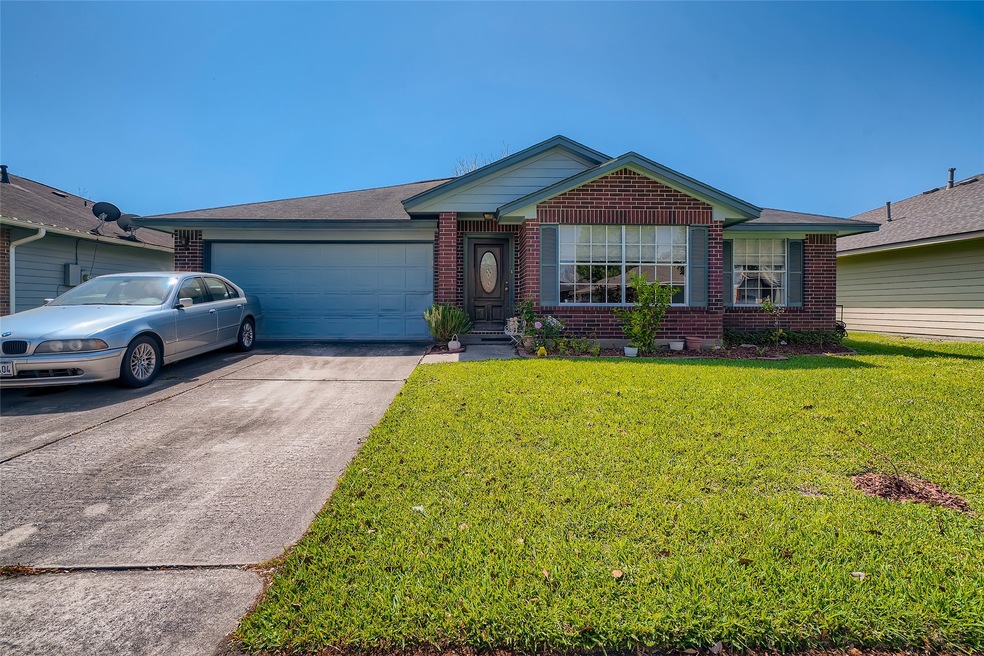10810 Cayman Mist Dr, Houston, TX 77075 - photo 1