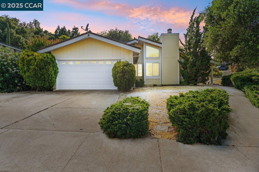 Pending $699,000