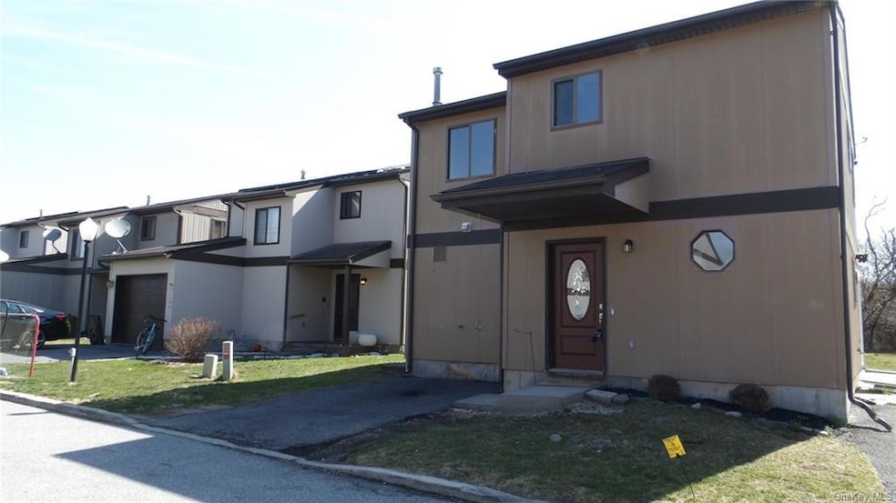 9 Grosvenor Mews unit 5, Middletown, NY 10940 - photo 1