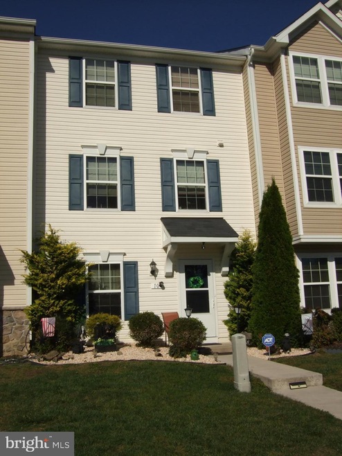 10 Lieutenant Ct, Bunker Hill, WV 25413 - photo 1