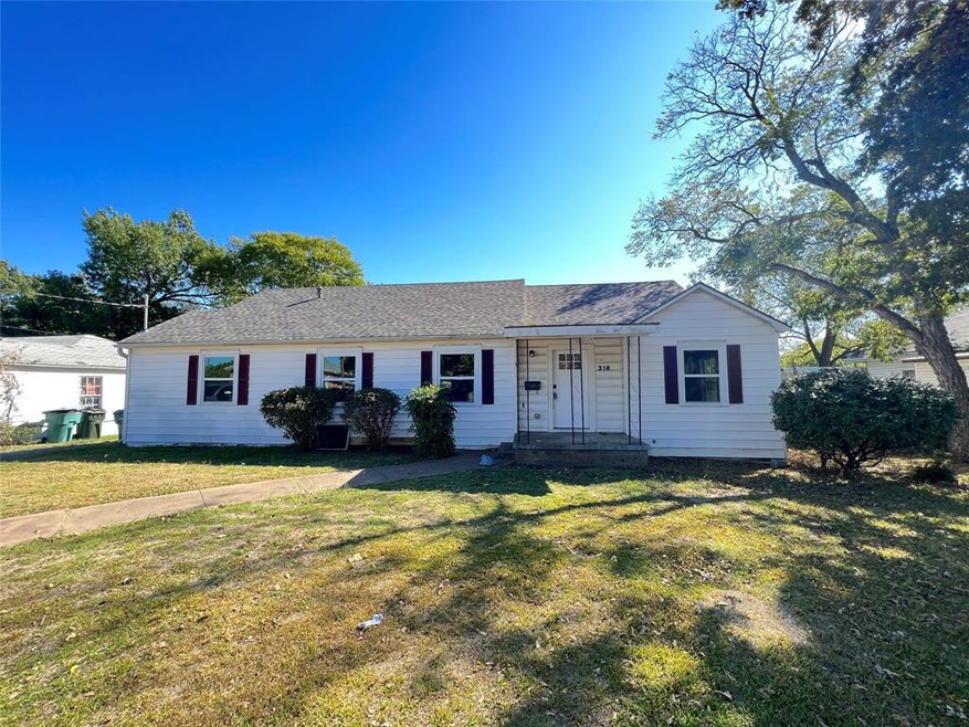 318 W Fairview St, Sherman, TX 75092 - photo 1
