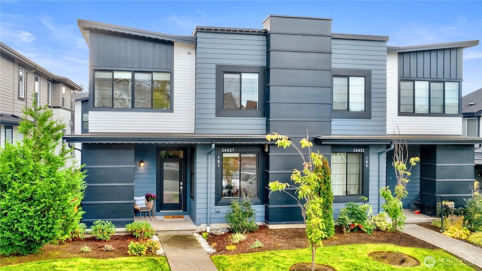 North facing home in Duvall's premier planned community, The Ridge at Big Rock!