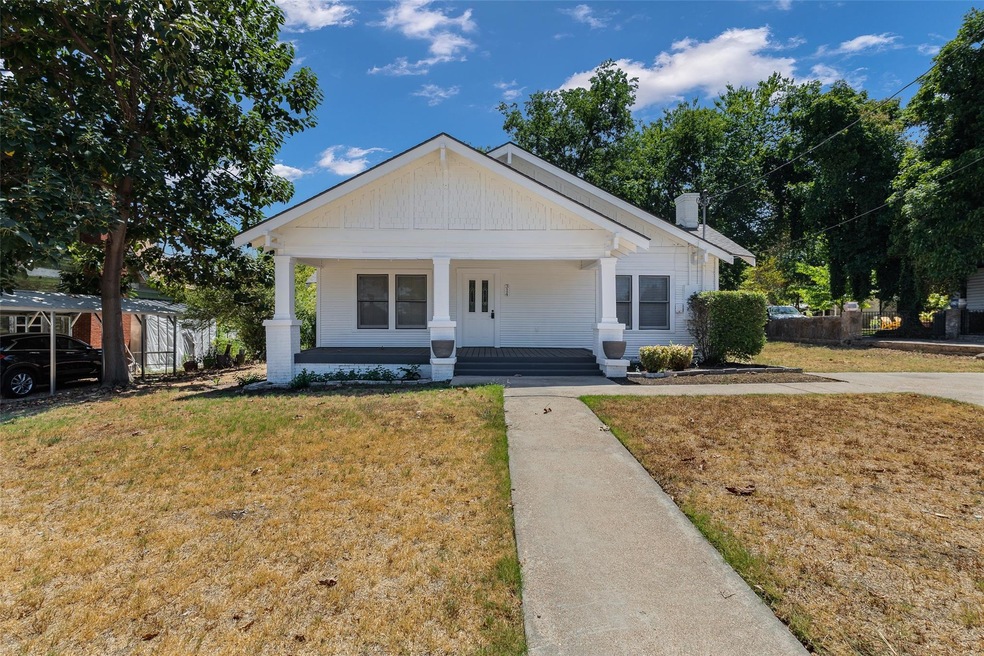 314 E Oak St, Weatherford, TX 76086 - photo 1