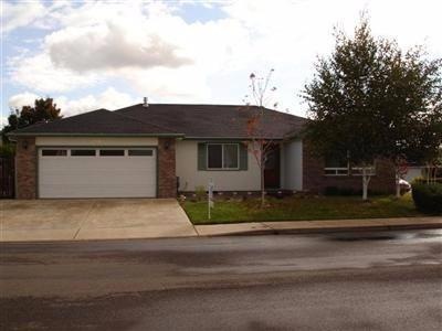 1290 Circle Wood Dr, Central Point, OR 97502 - photo 1