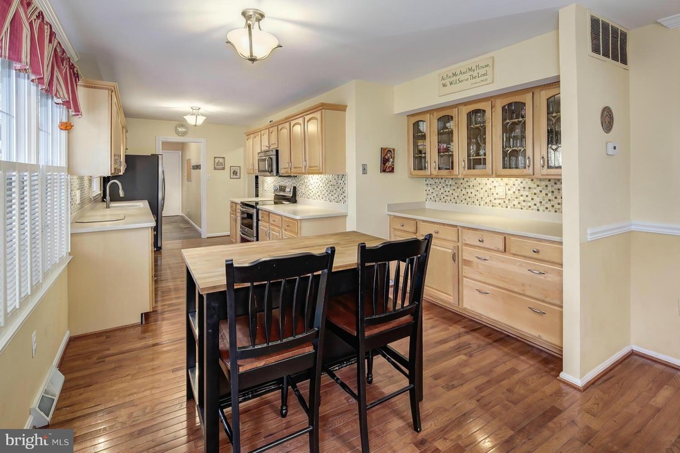 9218 Burnetta Dr, Annandale, VA 22003 - photo 1