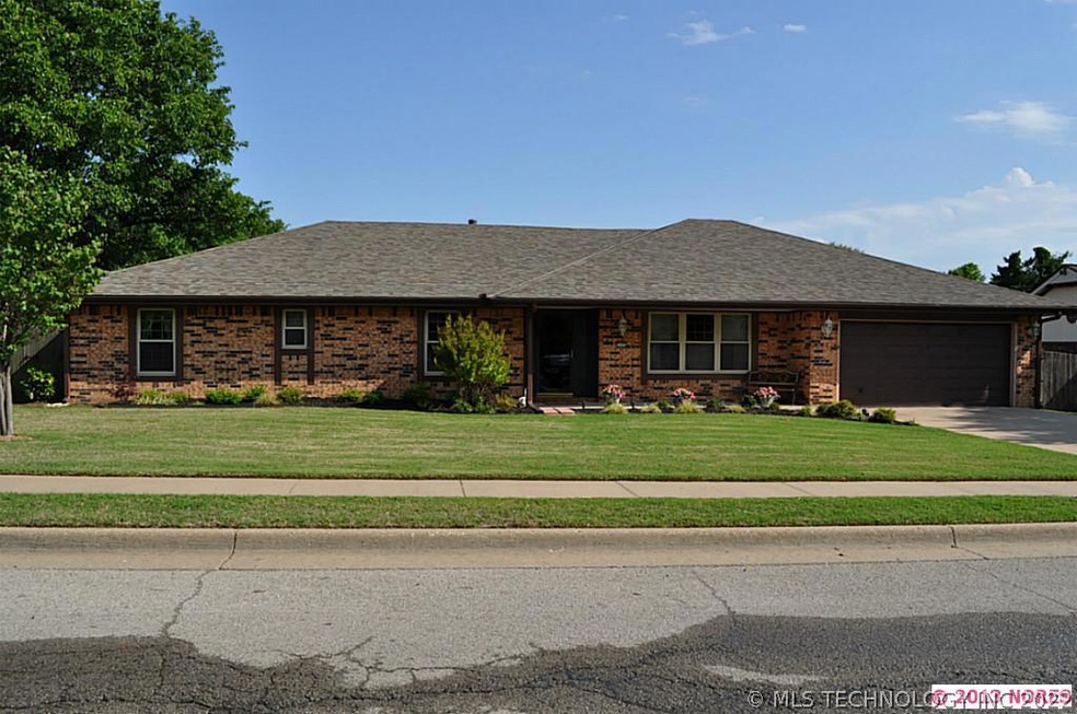2525 Chapel Hill Rd, Bartlesville, OK 74006 - photo 1