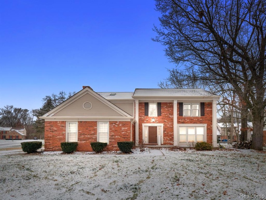 3260 High Ridge Ct, West Bloomfield, MI 48324 - photo 1