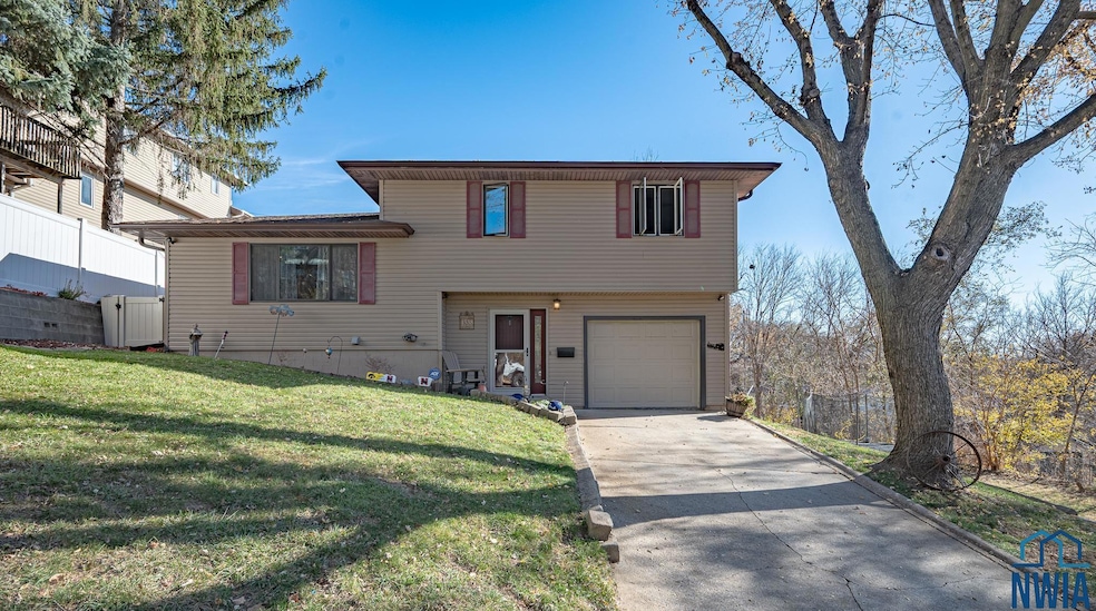 4538 Polk St, Sioux City, IA 51108 - photo 1