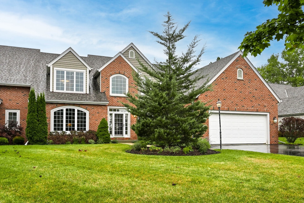 10649 N Hidden Reserve Cir, Mequon, WI 53092 - photo 1