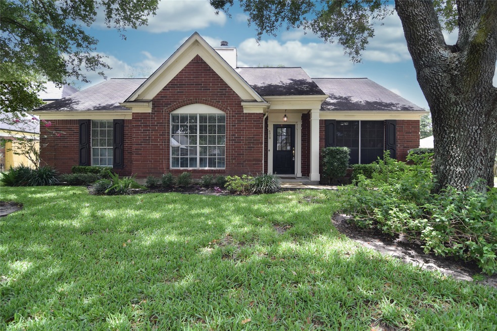 4010 Hazelwood Dr, Pearland, TX 77584 - photo 1