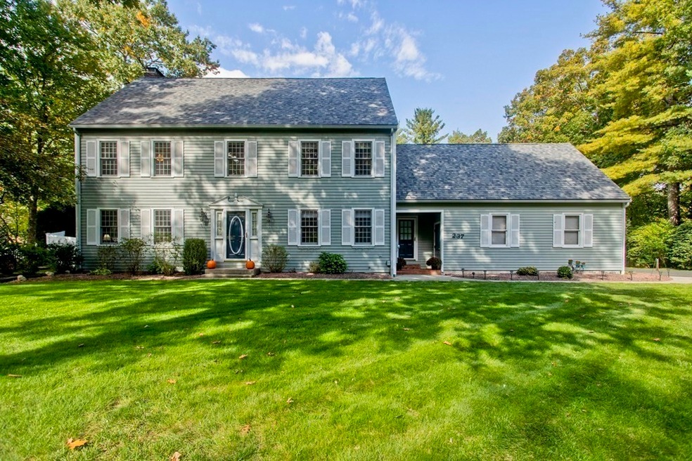 237 Westerly Cir, Ludlow, MA 01056 - photo 1