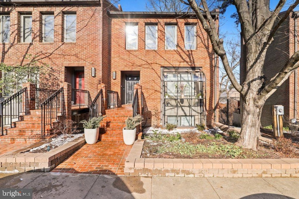 7525 Bradley Blvd, Bethesda, MD 20817 - photo 1