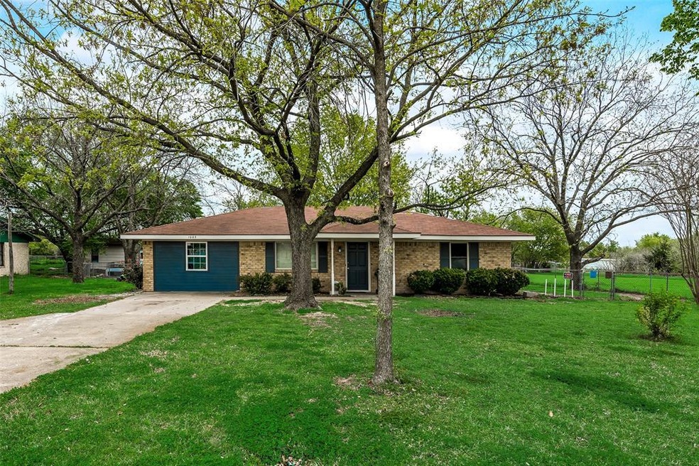 1005 N Spikes Rd, Corsicana, TX 75110 - photo 1