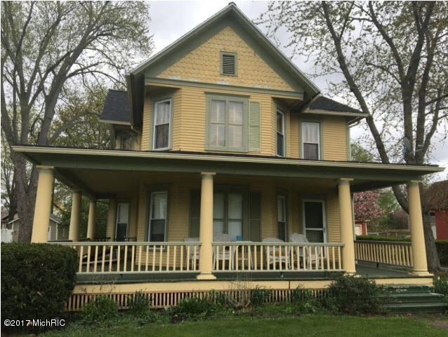 307 S Elm St, Three Oaks, MI 49128 - photo 1