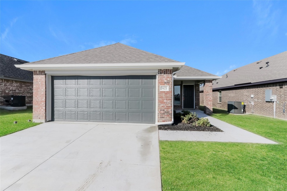 3621 Joshua St, Ennis, TX 75119 - photo 1