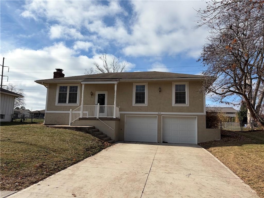 302 NW Shamrock Ave, Lees Summit, MO 64081 - photo 1