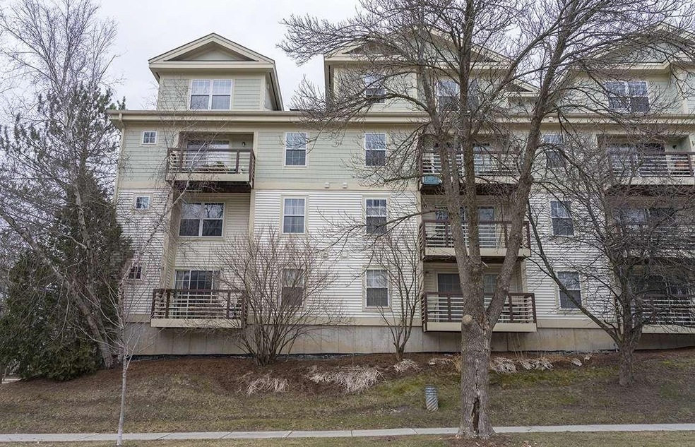 382 Hildred Dr unit 382, Burlington, VT 05401 - photo 1