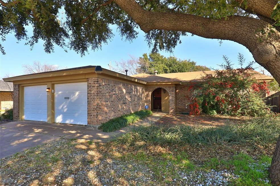 INVITING XERISCAPED CURB APPEAL