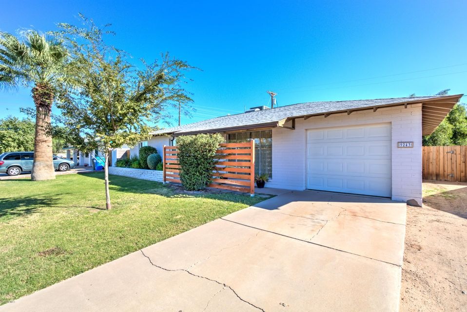 9243 N 18th Dr, Phoenix, AZ 85021 - photo 1