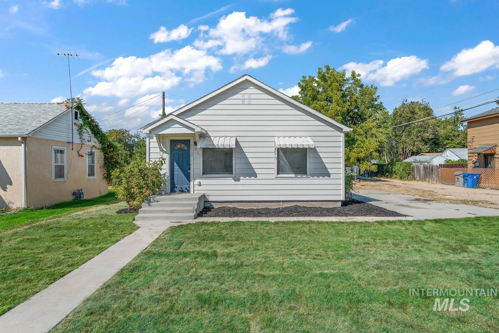 1112 E Sherman Ave, Nampa, ID 83686 - photo 1