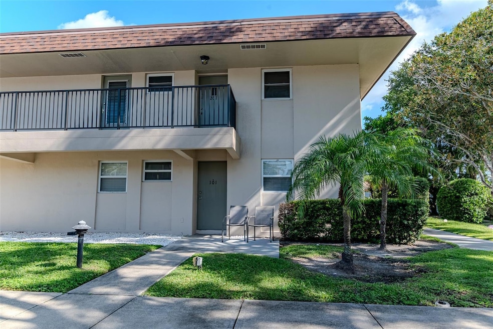 nice top floor corner unit. no flood worries!